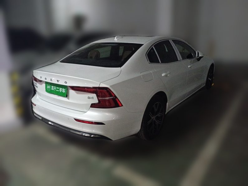 
								Volvo S60 2026 Model B4 Zhiyi Luxury Edition full									