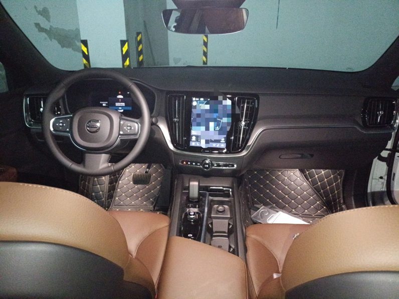 
								Volvo S60 2026 Model B4 Zhiyi Luxury Edition full									