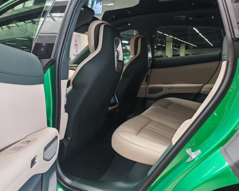 
								Xiaomi Auto YU7 2025 Ultra-Long Range High-Performance All-Wheel-Drive Max Edition full									