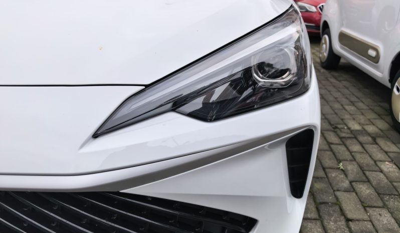 
								2026 Roewe i5 1.5L Manual Comfort Version – White full									