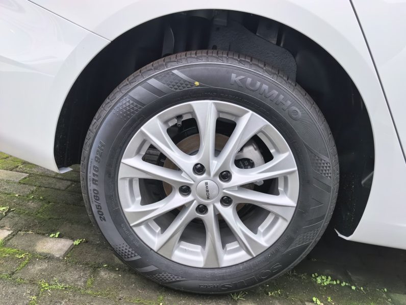 
								2026 Roewe i5 1.5L Manual Comfort Version – White full									